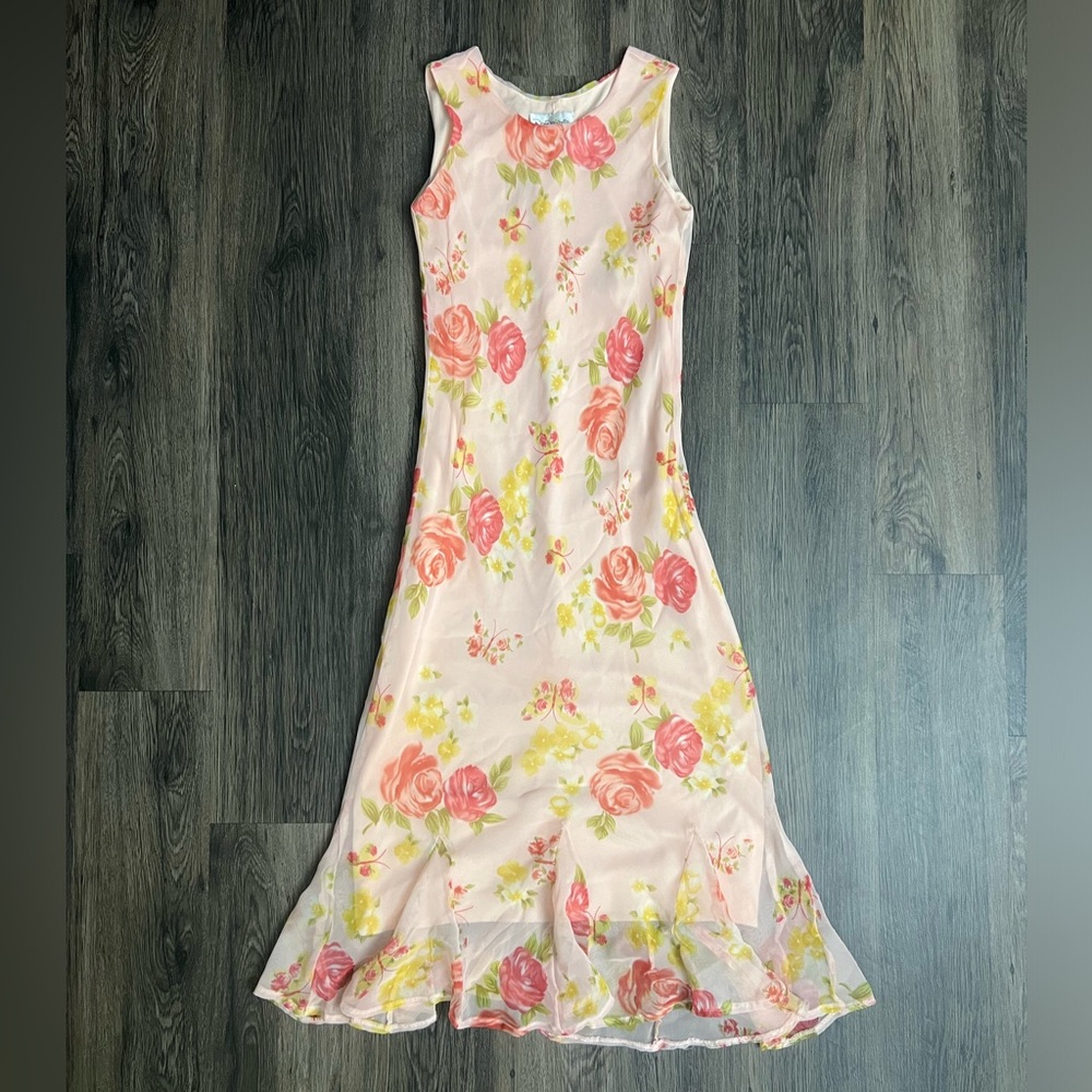 Floral print dress with a mesh overlay